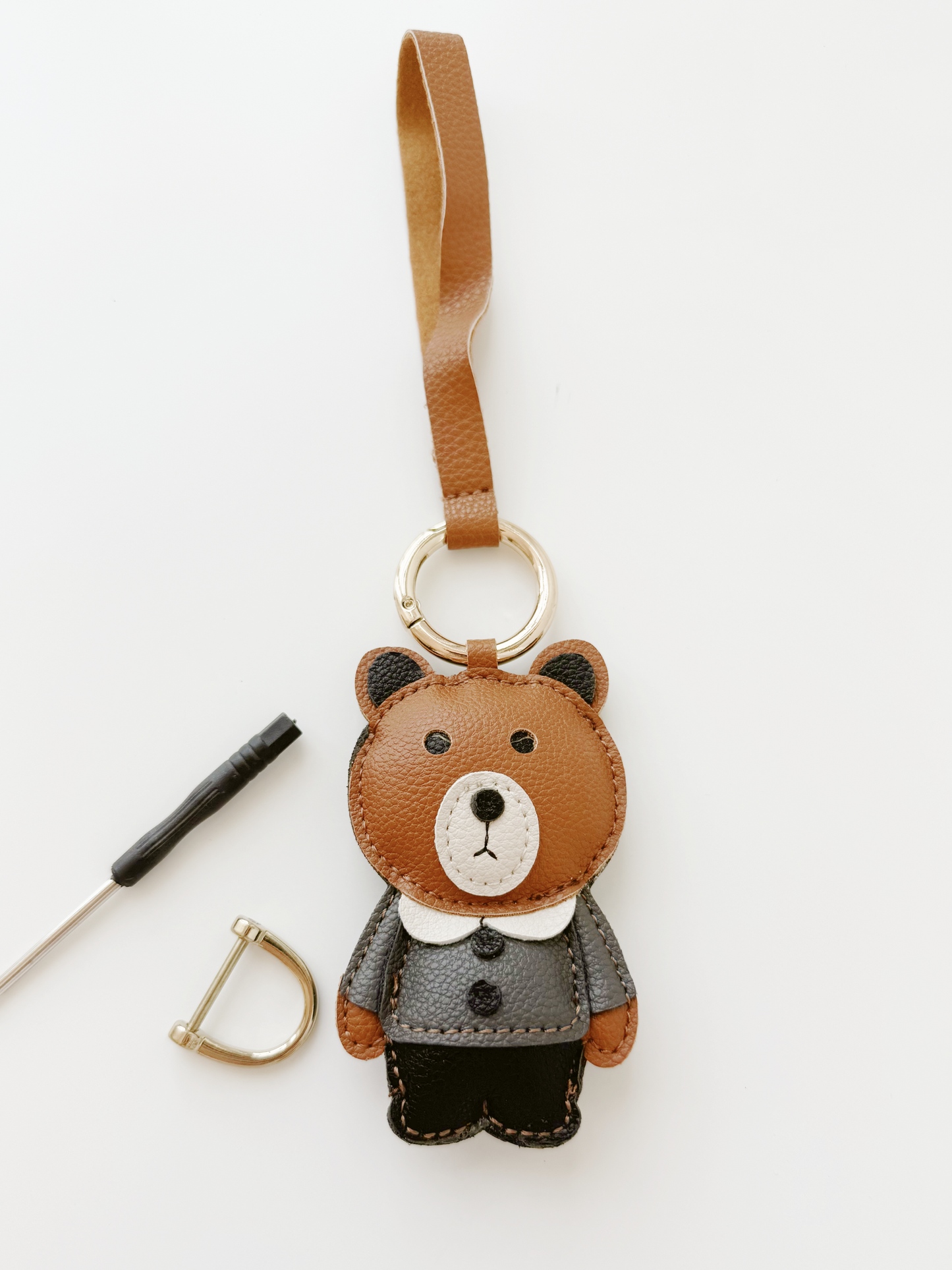 Brelok niedźwiedź biznesowy