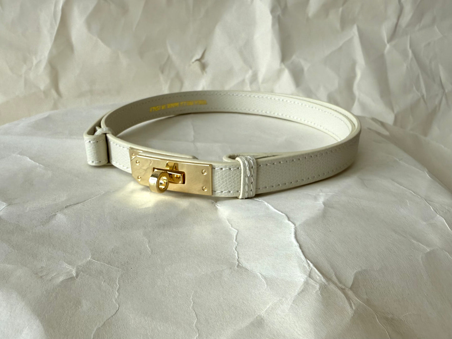 Formé – elegancki pas ze skóry naturalnej