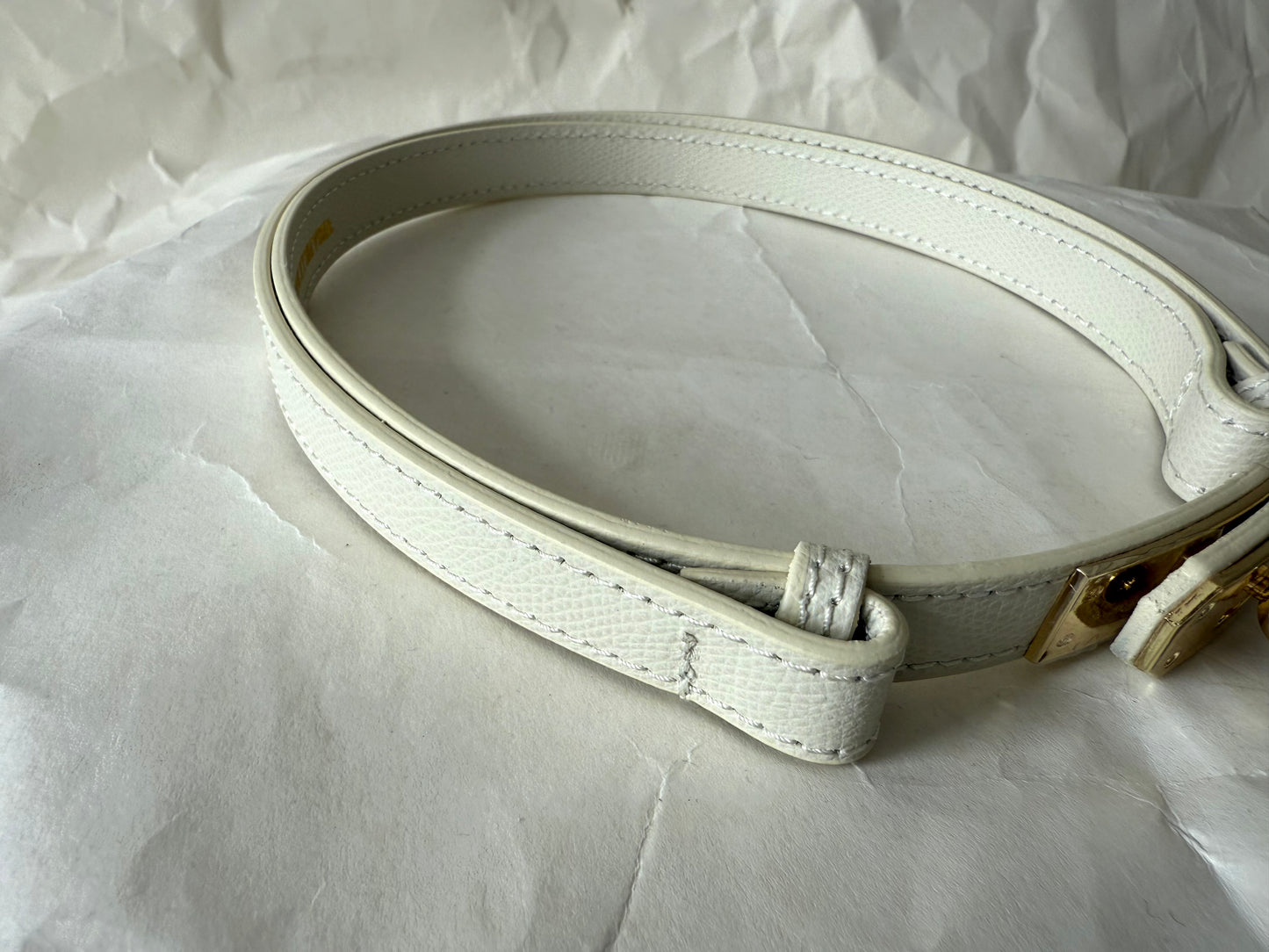 Formé – elegancki pas ze skóry naturalnej