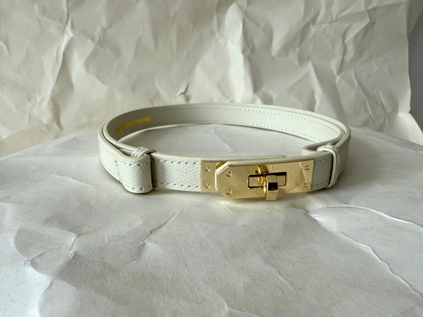 Formé – elegancki pas ze skóry naturalnej