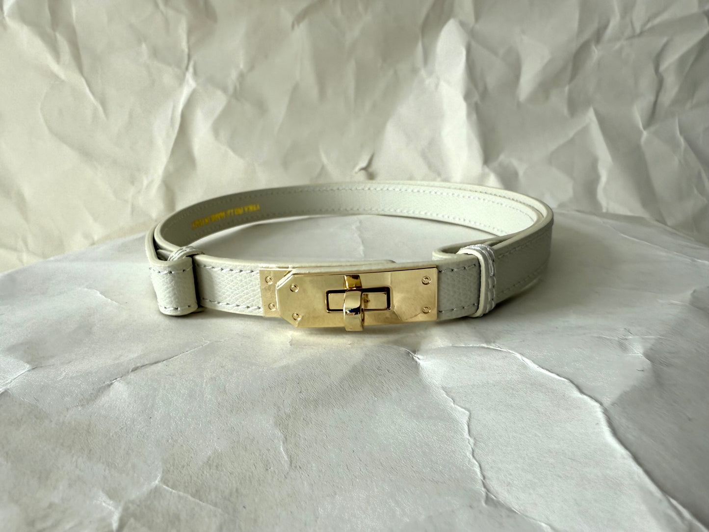 Formé – elegancki pas ze skóry naturalnej